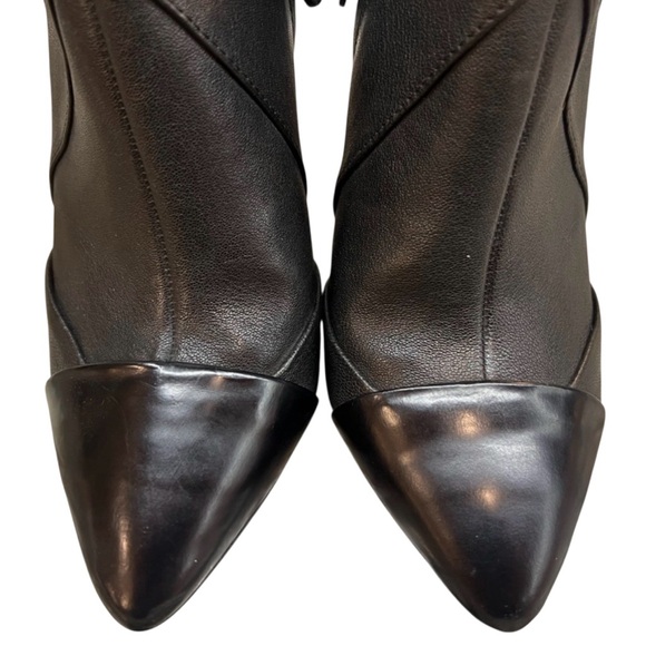 TORY BURCH black leather stiletto heeled ankle boot. 🖤🖤 - Picture 4 of 5